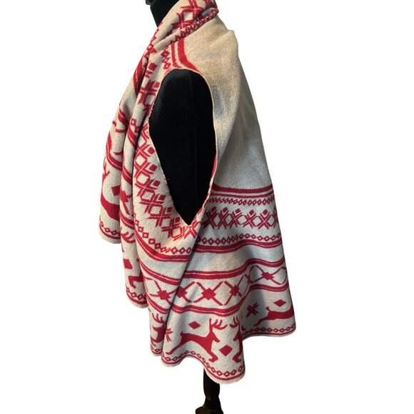 Charlie Paige circle cape with Reindeer Christmas Fair Aisle Poncho - Picture 2 of 6